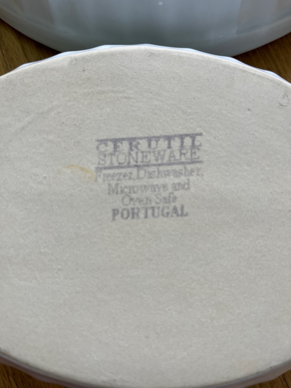 CERUTIL STONEWARE Oval Ceramic Baking Dishes in White (Set of 2) - Picture 3 of 10